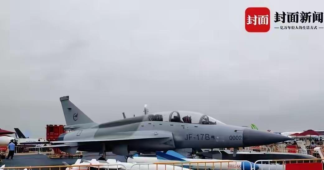 枭龙：解放军“不用”，为何成巴铁“王牌”？
 
提到中国战机，枭龙的处境颇为特别