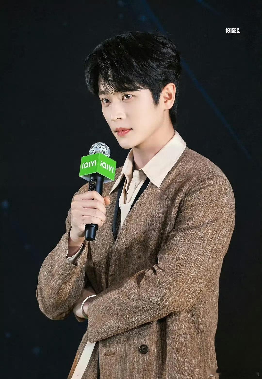 陈哲远现在的颜值是不是有点越来越回去了 