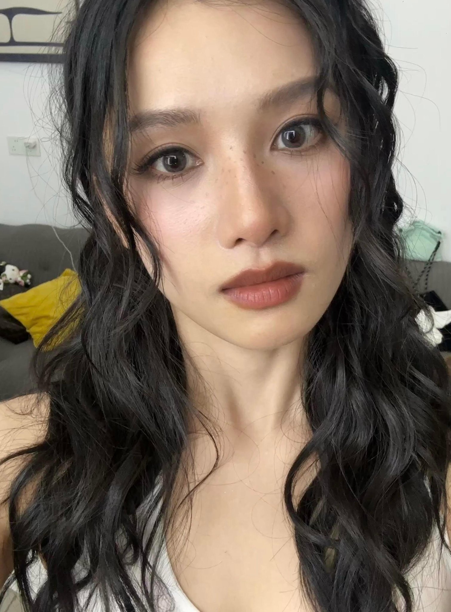 张婧仪吸睛脸无敌了 