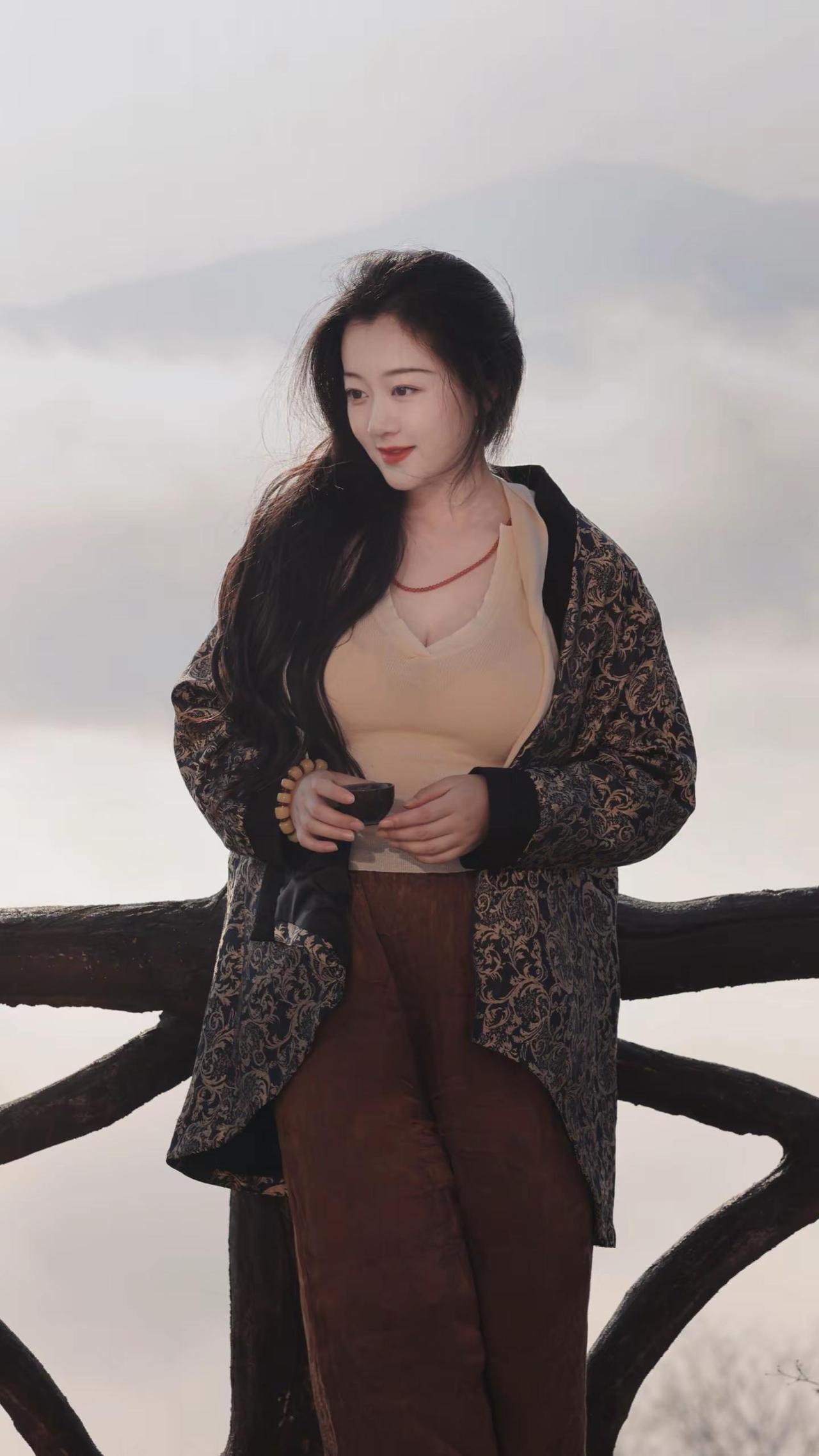 懂你的人 哪怕一杯淡茶 都觉有情