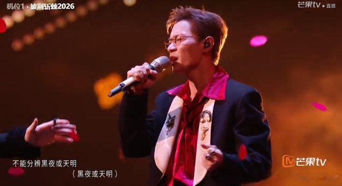 偷心披哥版魅影 偷心舞台设计 阿云嘎声压穿透力太强了，配上《偷心》音乐剧式唱演，