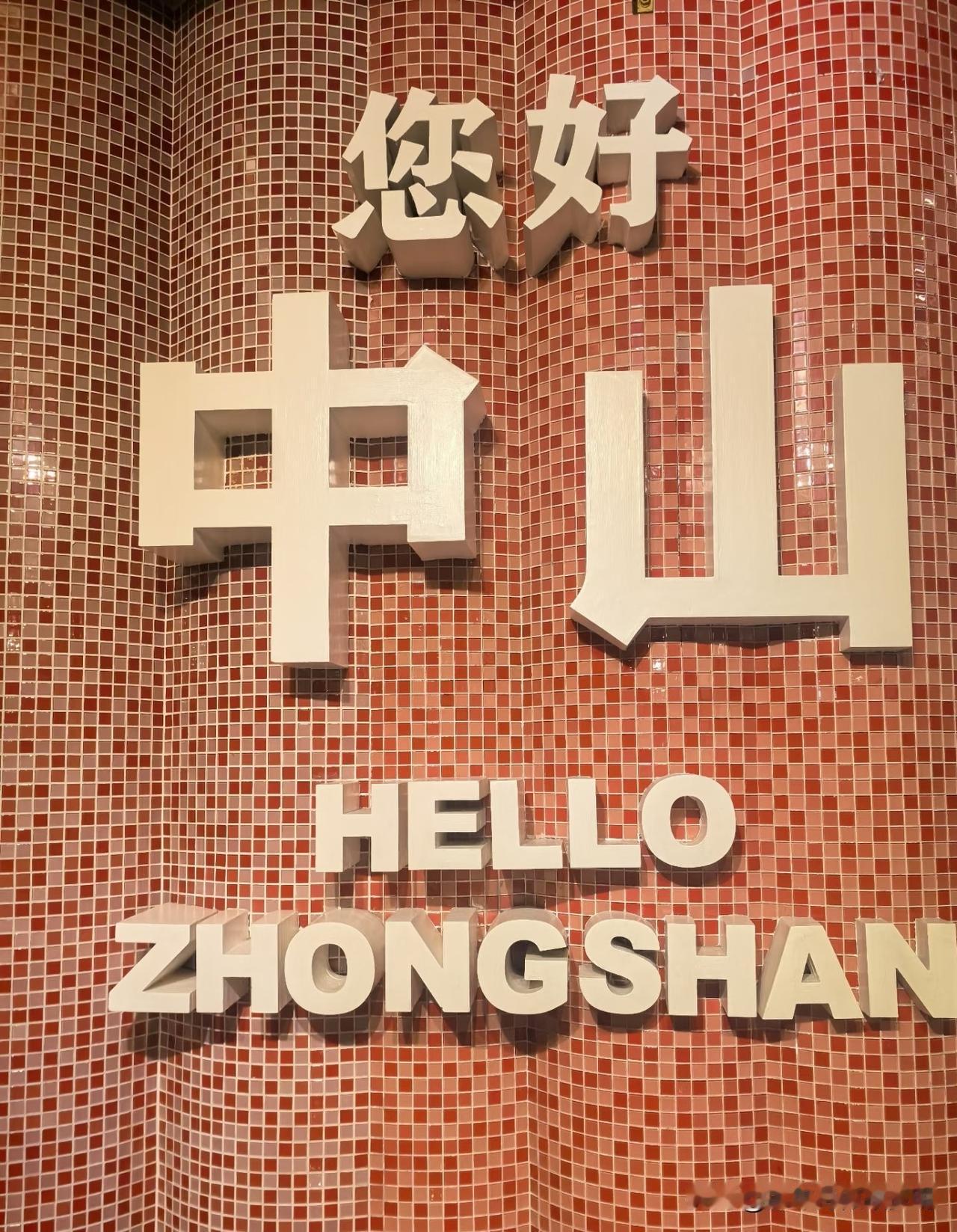 近日，我的一位学生给我打了一个电话，想咨询关于他的爱情的问题！

是这样的，他是