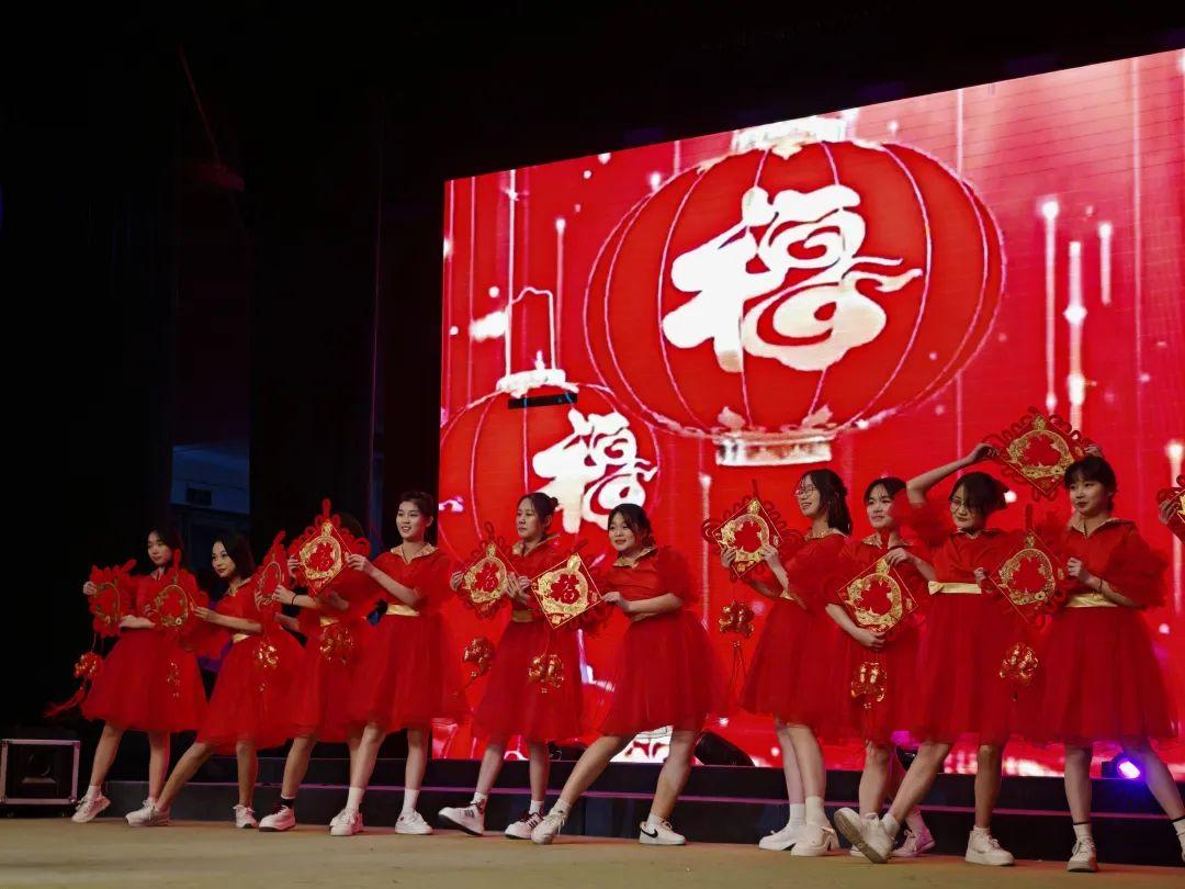 期中考试后，如何提升学习成绩：
期中考试过后，有人欣喜，有人焦虑。
但我认为：考