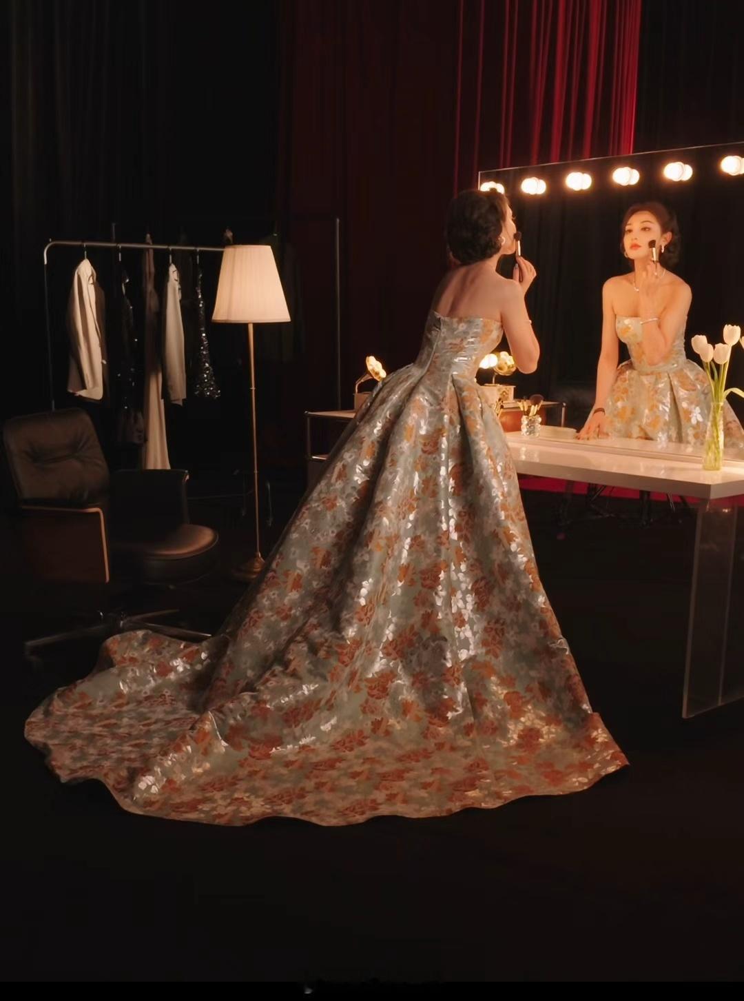 大疆刷新北影节出片新高度！明星们纷纷前来打卡自拍、同框留念，轻松拍出质感大片。它