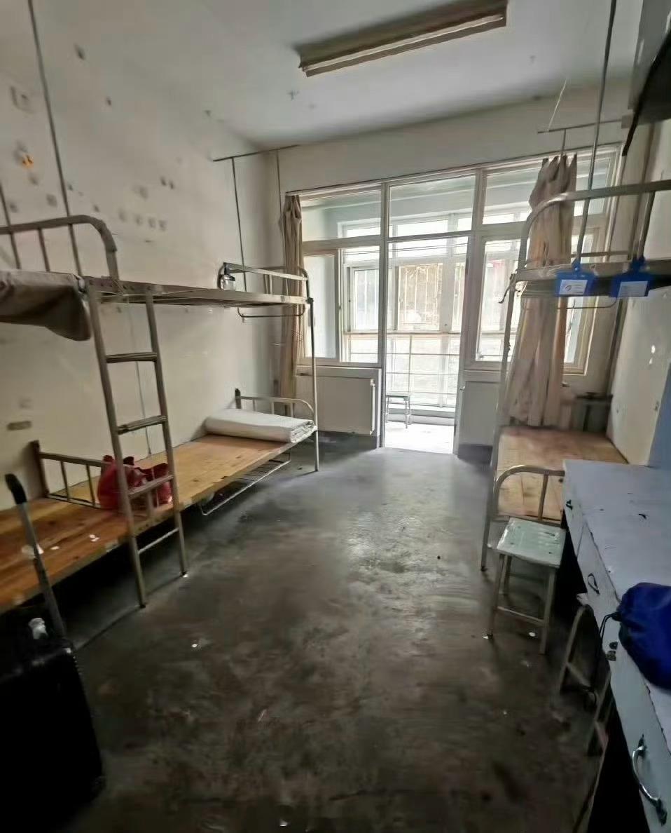 青岛大学宿舍图不相信这是真的，四个字的大学还不如我20年前的大学宿舍？ ​​​
