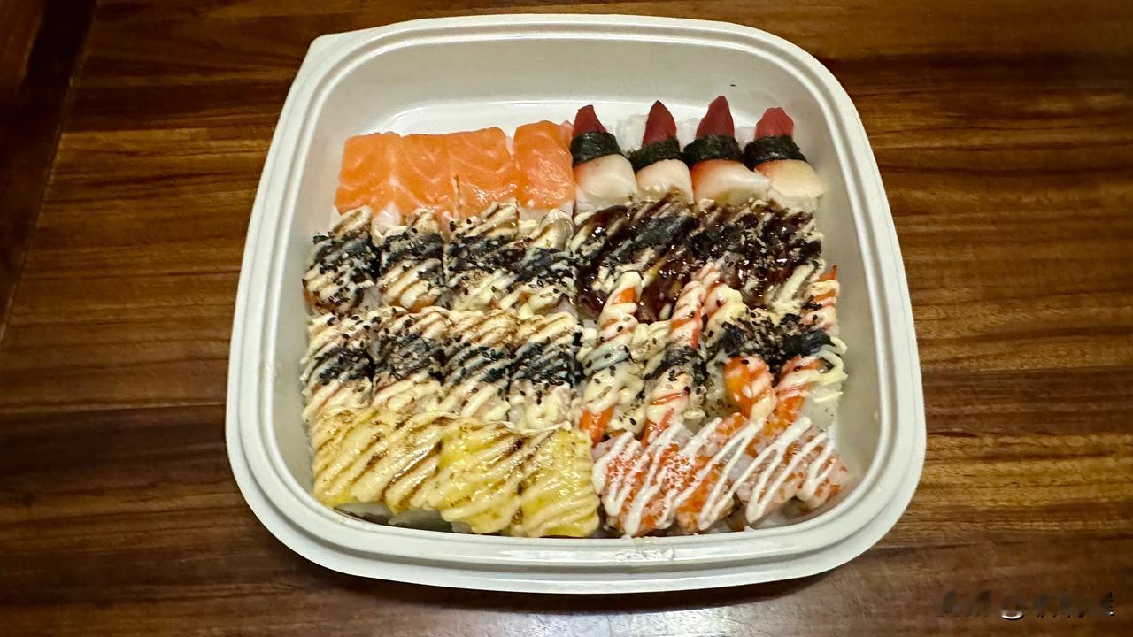 这是昨天晚上孩子叫的外卖，因为我来不及回家做饭，到家比孩子到家还晚，只能吃外卖。