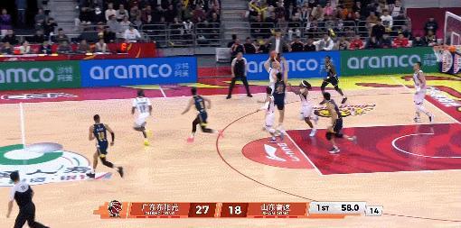 单节31分，广东今天第一节火力太猛了，山东这边就靠鲍威尔强行续命，克里斯一上来就