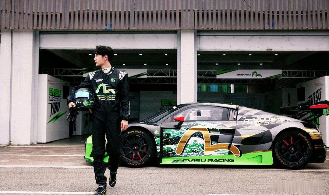 王一博车手积分榜第6 王一博斩获China GT上海站积分 位列GT3 AM组别