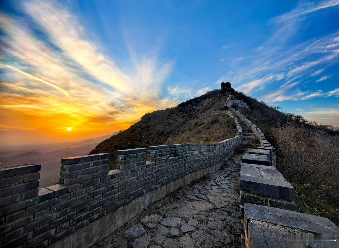 偶尔户外走一走，吸收天地间的灵气，让自己内心更纯净。相信每一个发生必有利于我，相