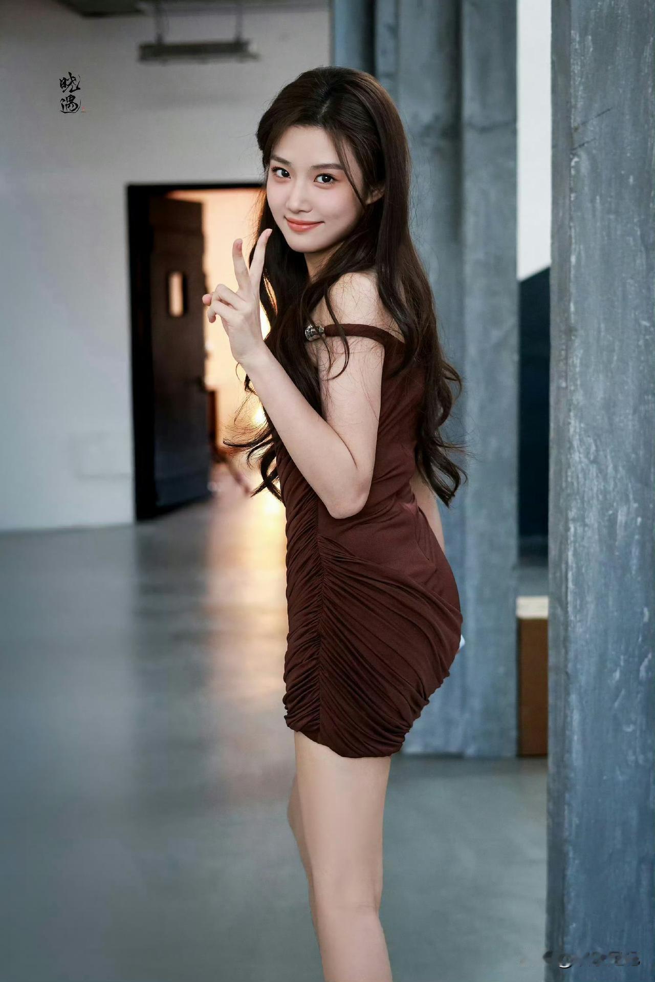 卢昱晓的裙子好短啊[爱慕][爱慕]