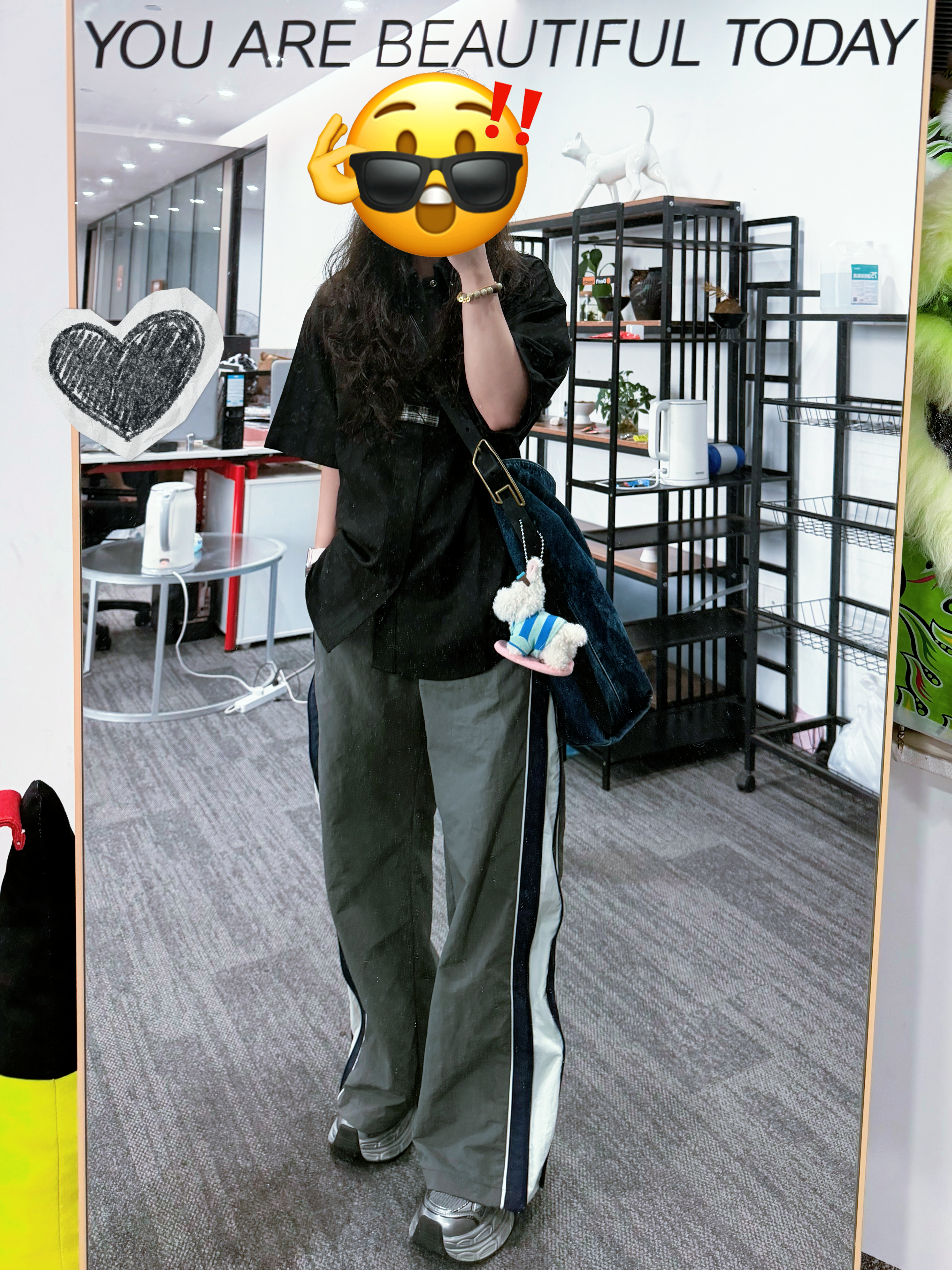 生日会下班look✅莫名其妙潜移默化地学会了任豪插兜… 