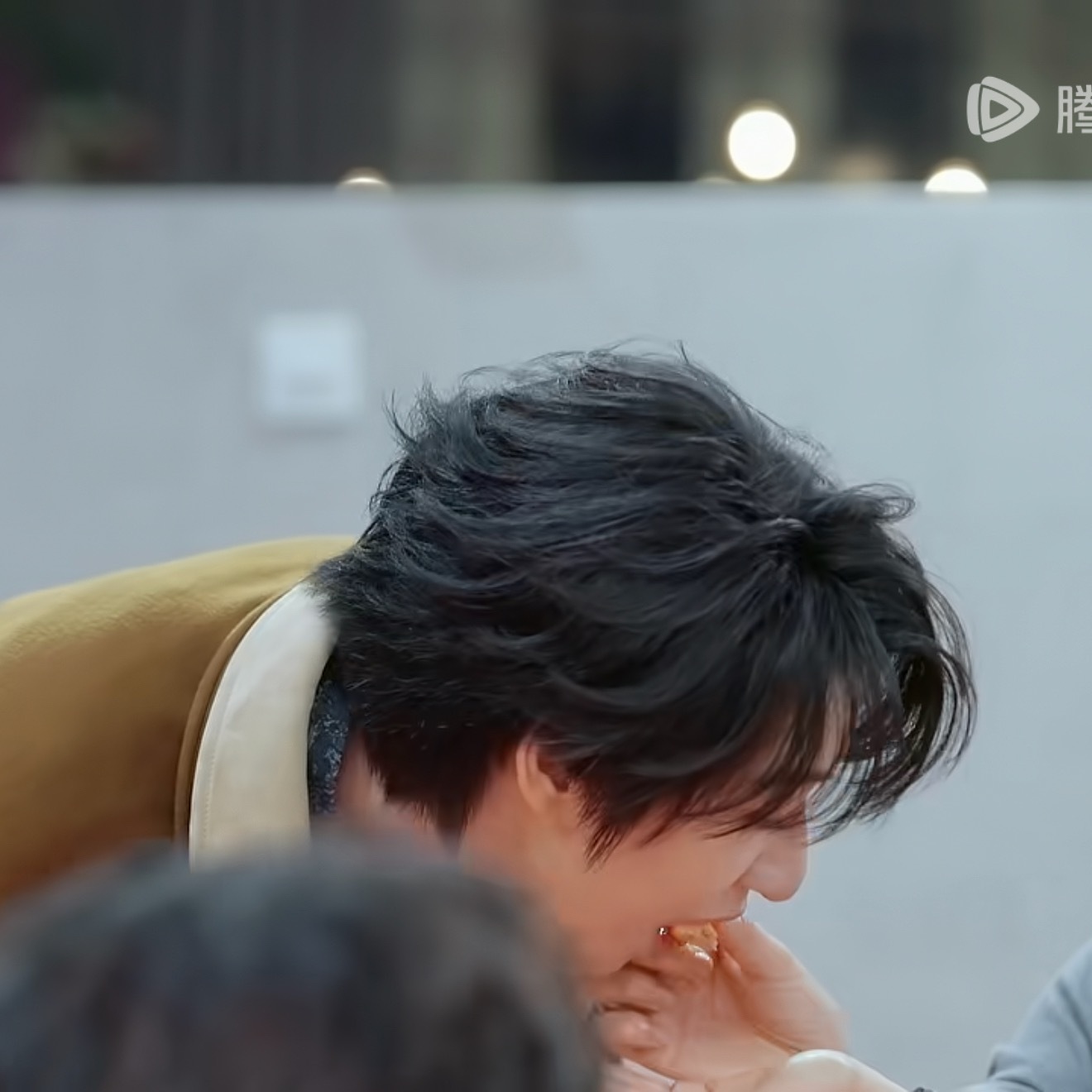 靓靓姐完全把小贺贺当宝宝来着贺峻霖 廿二振翮踏青云