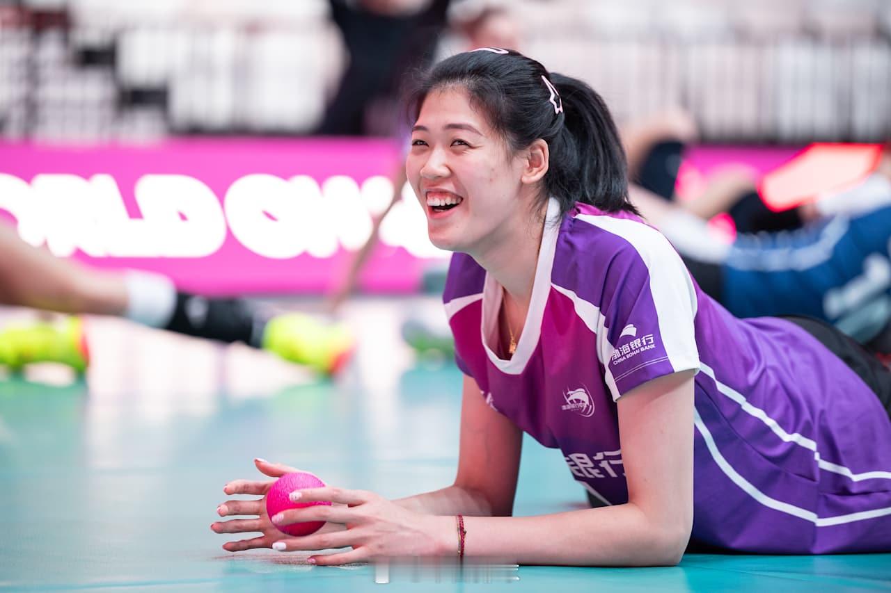 2024女排世俱赛  天津女排在与米纳斯的比赛中先赢一局，已确定将以A组第一的身