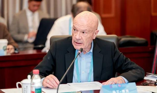 【英国知名学者锐评，特朗普对华贸易毫无战略可言，不是中国的对手】
第二任期的特朗