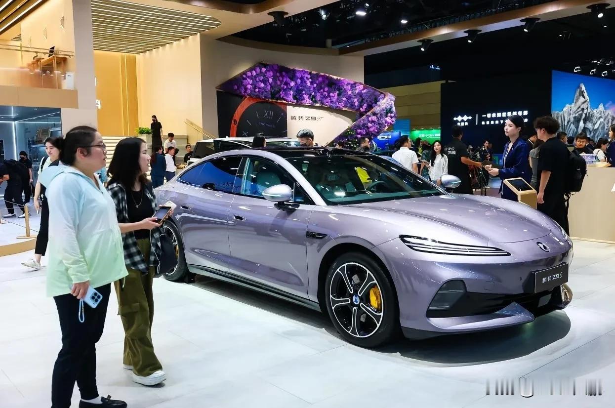🚗腾势Z9S｜邂逅属于你的科技豪华座驾✨
💸预售价：31.98‑38.98万