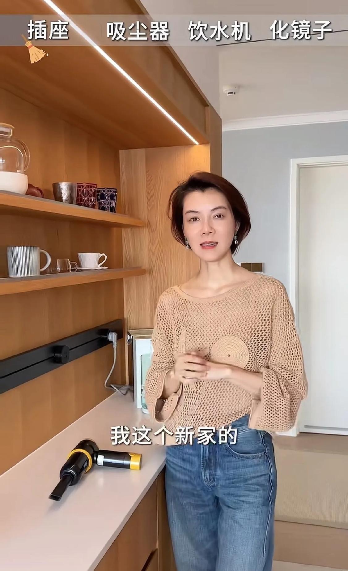 7月3日，一段视频悄然刷屏。视频里的车晓，44岁，穿着针织衫和牛仔裤，素着一张脸