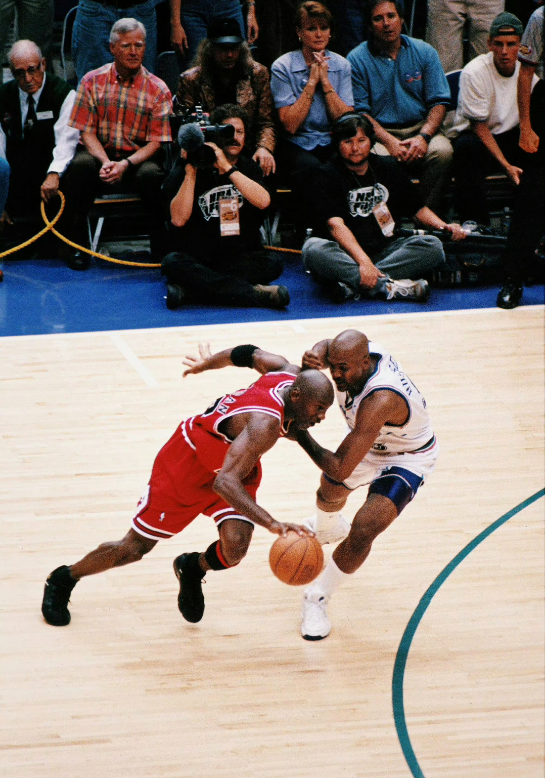 The Last Shot！26年前的今天，NBA总决赛G6最后时刻，乔丹抢断马