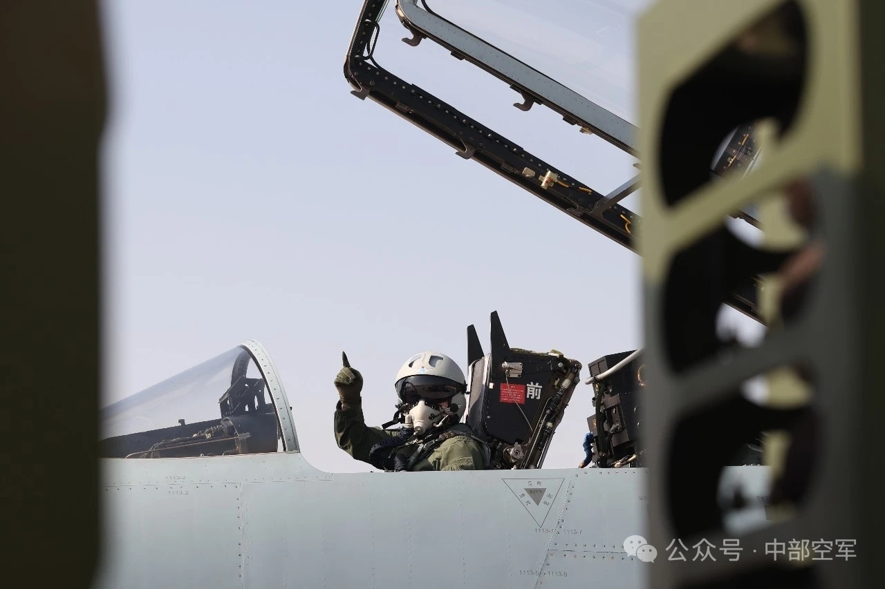 疑似“楚天雄鹰”算了……说中部歼-10肯定没错烽火问鼎计划制胜空天