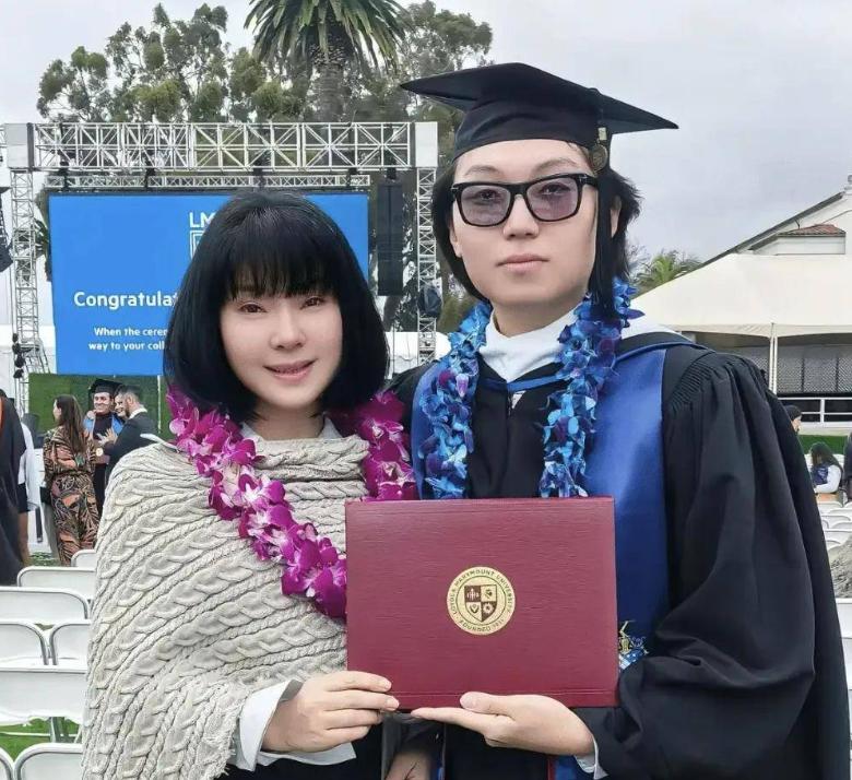 都离婚11年了，到现在竟还纠缠不清！
陈红与前夫恩怨实在太狗血了！
男方李军曾出