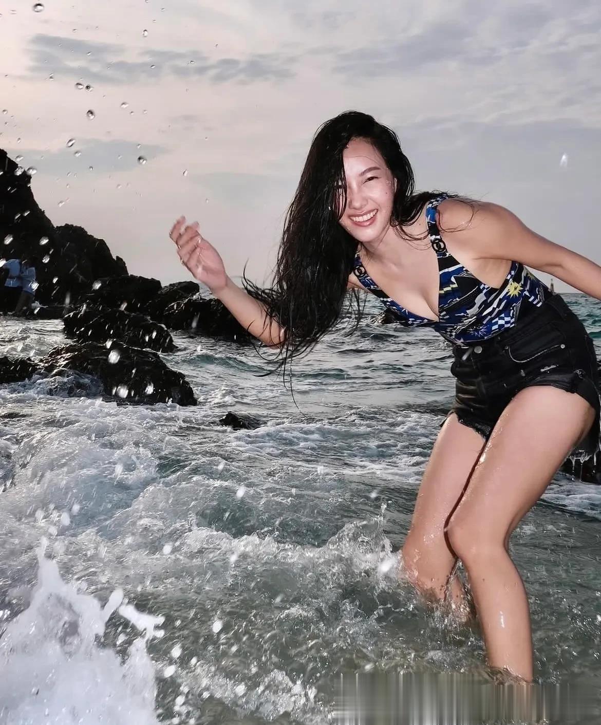 泰国芭堤雅，出了市区和沙滩，其实它附近也有不少岛屿可以玩耍，从芭堤雅海边就可以看