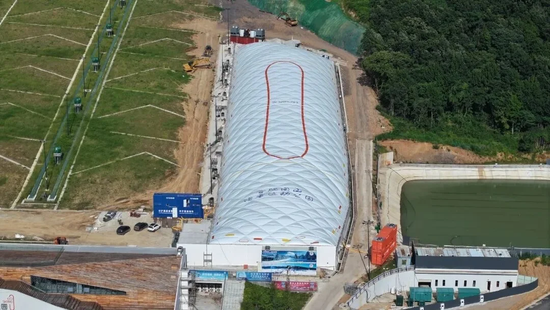 安徽首座气膜室内滑雪场空降庐江，8月初正式开板！ 安徽首座大型气膜室内...