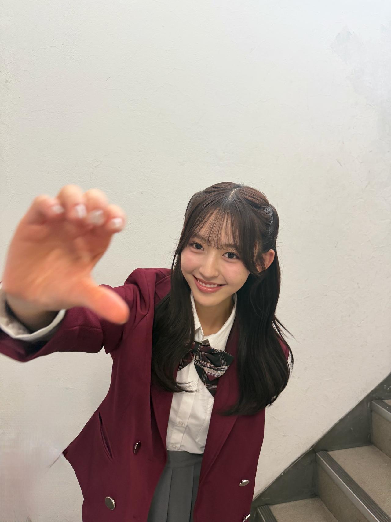 我现在好想念在学校里和大家一起吃便当的日子啊🍱
以前最开心的就是在天台上边吹风