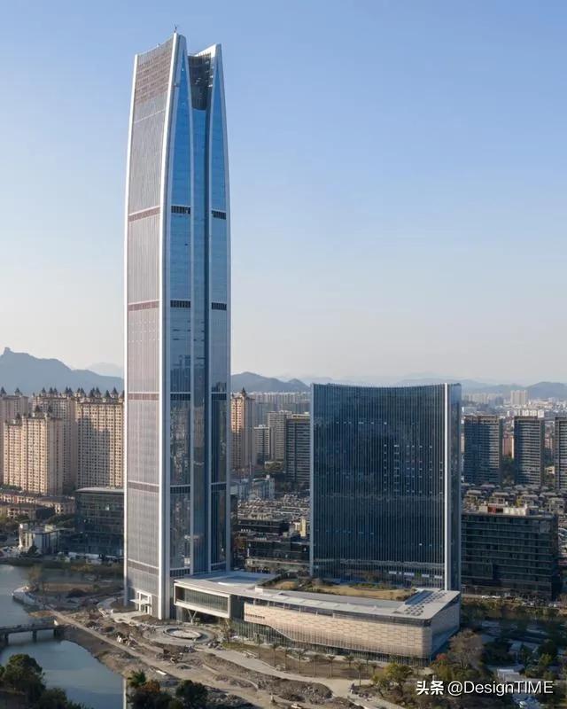 如果说这个是一个县城的建茿，好多人都不相信是真的。这个是浙江台州温岭的一个约高3