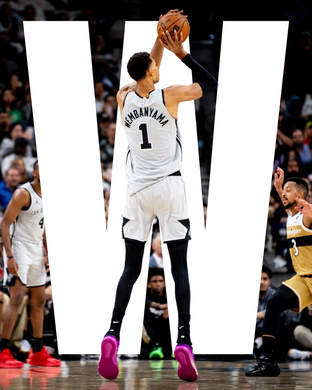 全场比赛结束！马刺主场119-94击败奇才马刺（19-7）：哈珀24分5板3助、