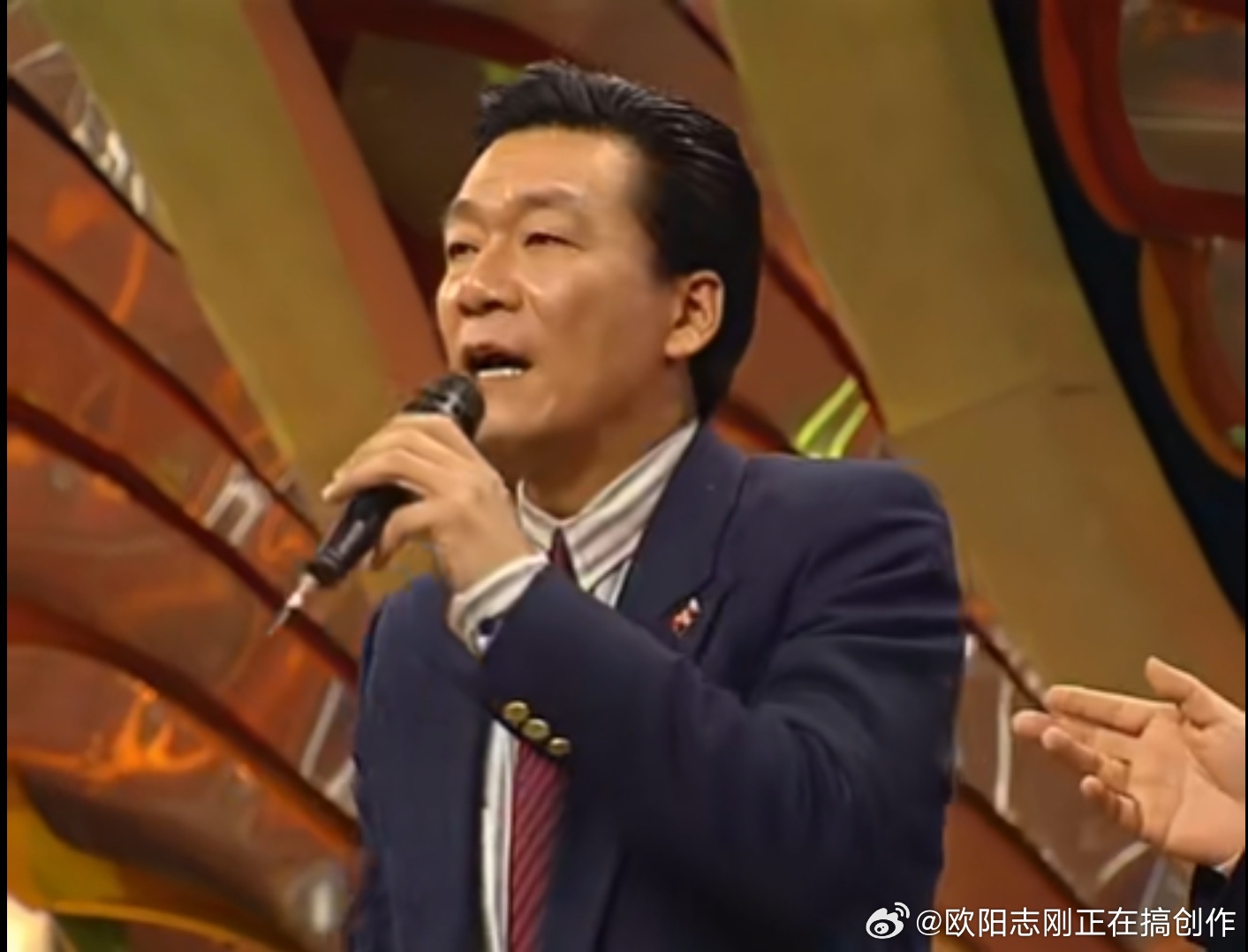 应邀选角：余皑磊可以演侯耀文。 