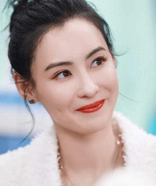 吃过生活的苦再看张柏芝这一笑，才明白什么叫做重生