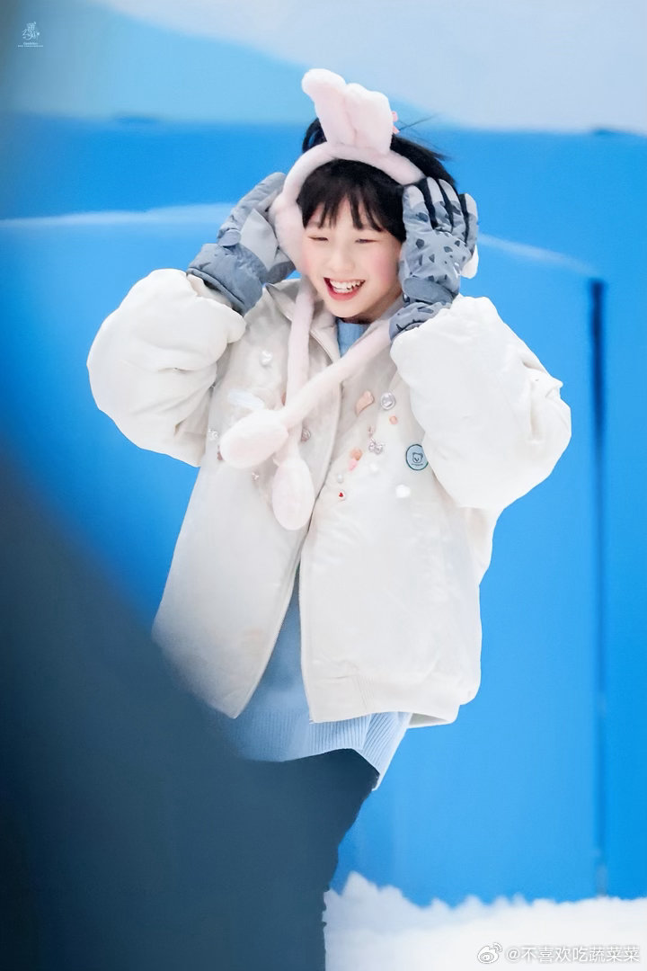 tg 陈浚铭站姐在愚人节发布了浚铭小时候照片 这也太萌！完全小猪肉丸陈浚铭谢逸舟