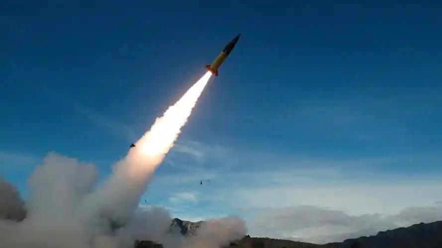 俄军械库遇导弹袭击
        近日，位于俄罗斯伏尔加格勒州科特卢班地区、隶