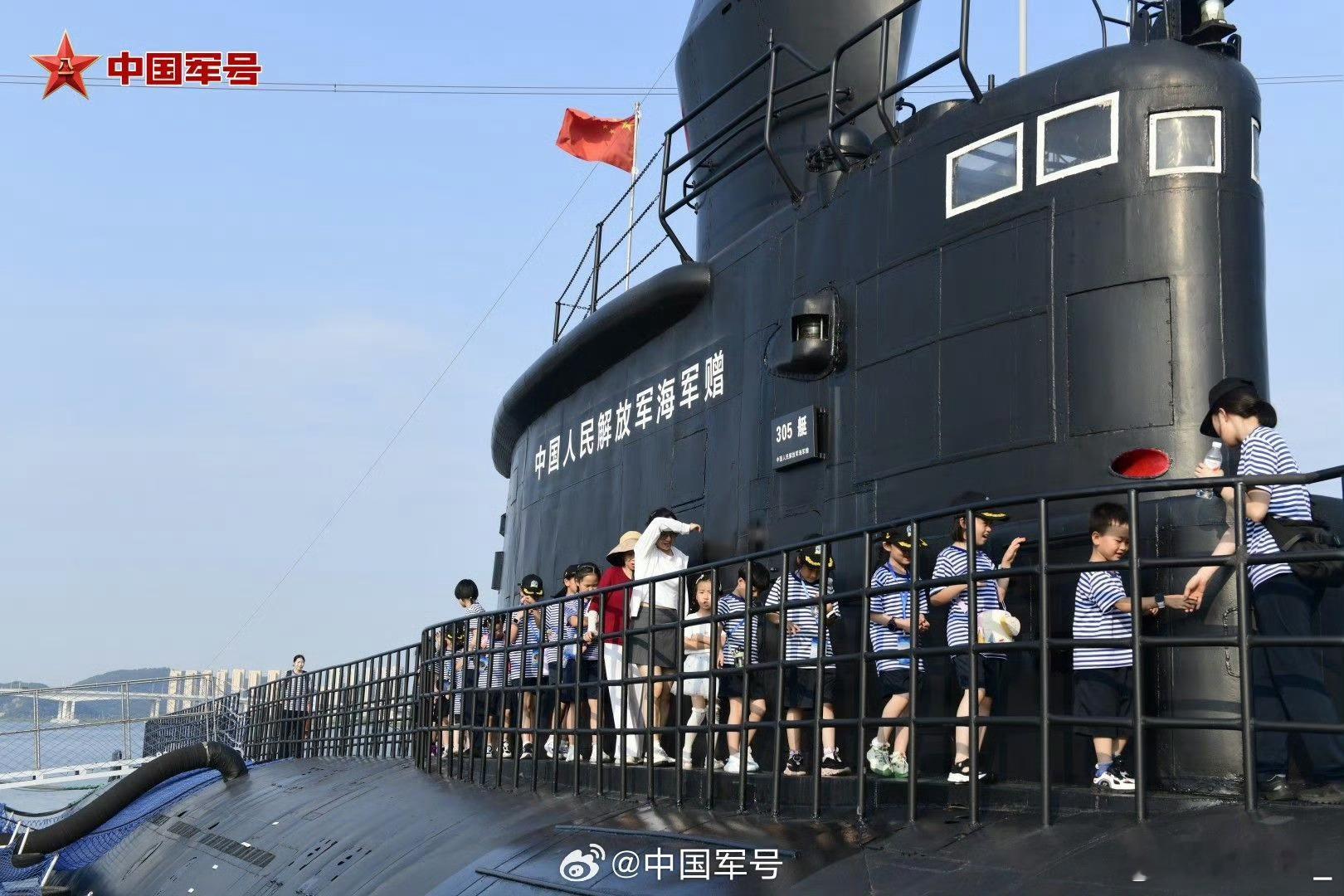 035G，原艇名长城189，舷号305，去宁波可上艇参观。 ​​​