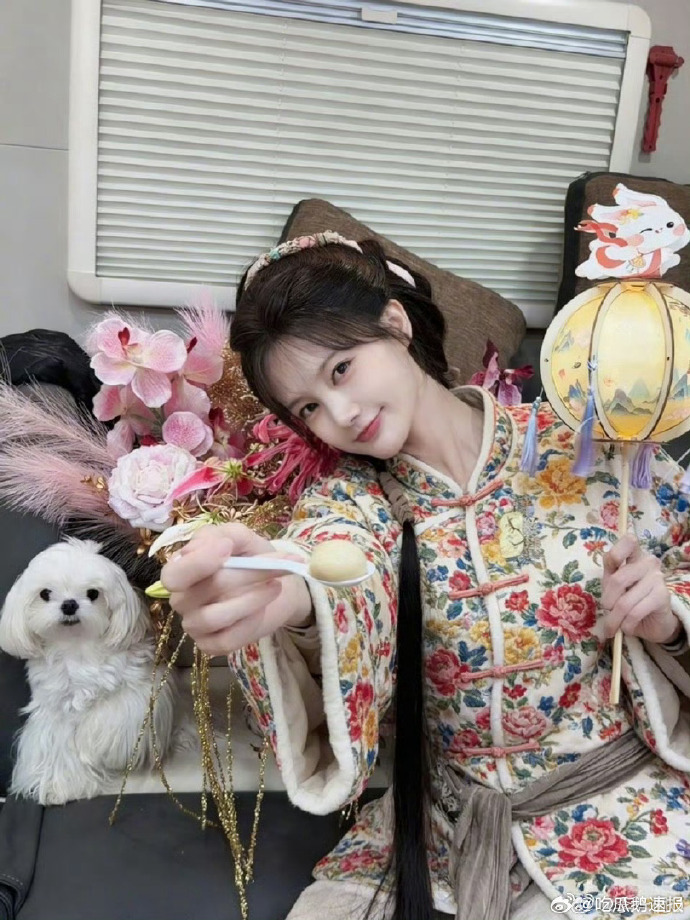 李一桐跟雀儿过的第一个元宵节李一桐陈雀儿元宵营业被李一桐与陈雀儿的第一个元宵节甜