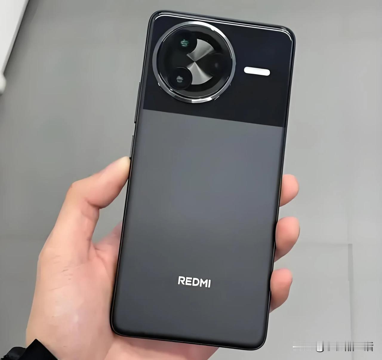 DeepSeek 认为目前最值得入手的十台手机：

①REDMI/红米 K80