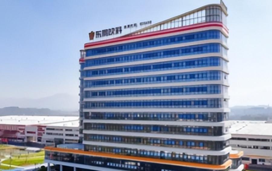 2009年，一个代工厂厂长把红牛配方偷回家，没想到，15年后自己带着东鹏特饮，能