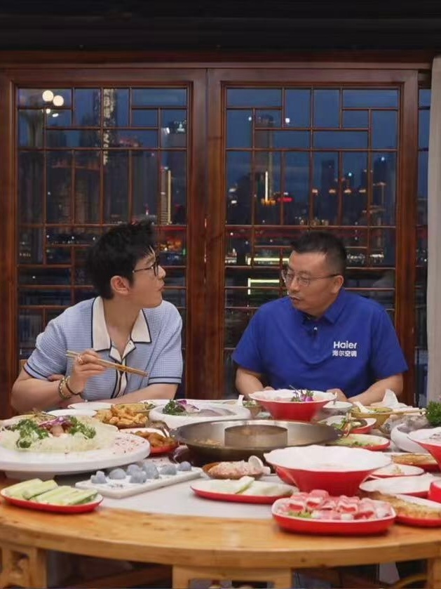 黄晓明找山东老乡进上货了 黄晓明在东南亚被热到找老乡“进货”，这剧情比《中餐厅》
