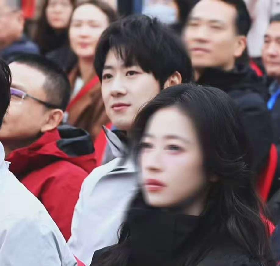 太平年全球启航发布会白宇周雨彤朱亚文俞灏明新剧发布会路透太平年主创顶着寒风解锁角