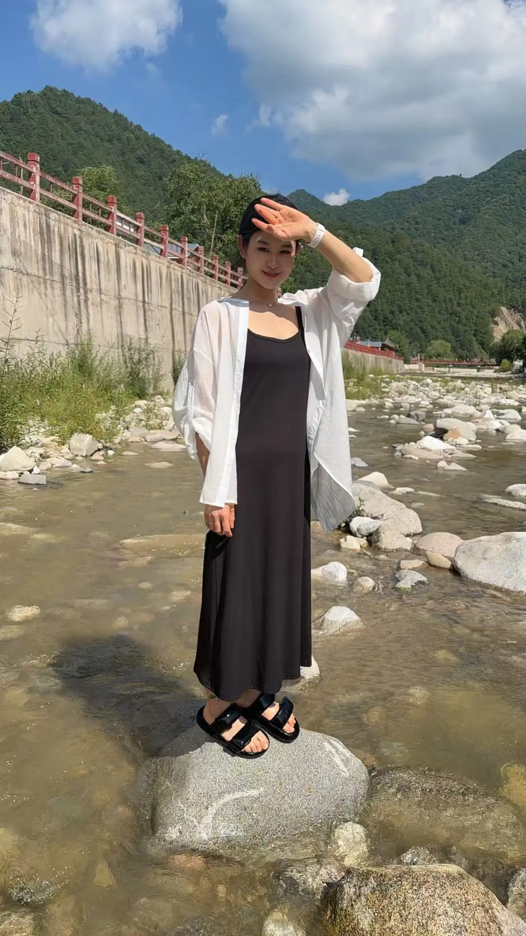 人间岁岁年年 谁敢说如愿。