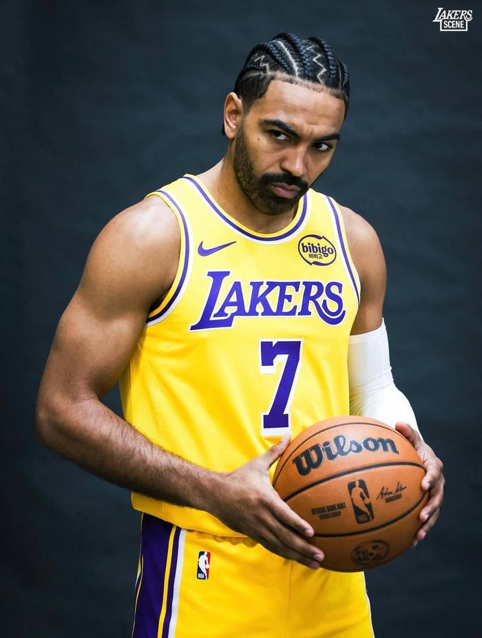 湖人泼天的富贵，文森特换来三分第一的肯纳德

NBA官方宣布湖人队用文森特➕32