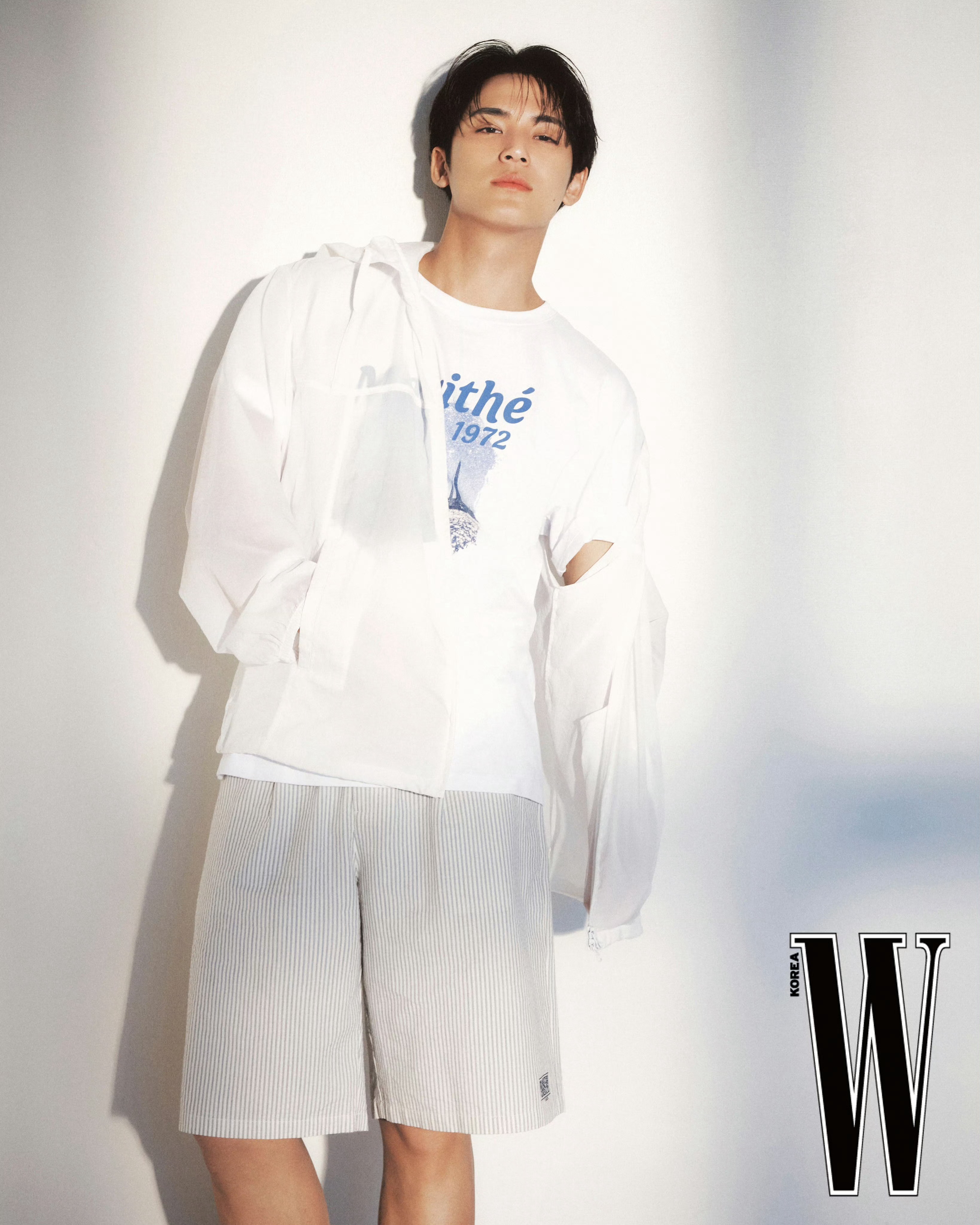 金珉奎 × W Korea 电子刊封面身穿 Marithé François G