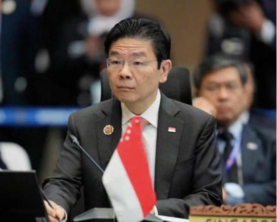 这两天，看到中国如此严厉制裁日本，当初还替日本讲话的新加坡总理黄循财可谓是瑟瑟发