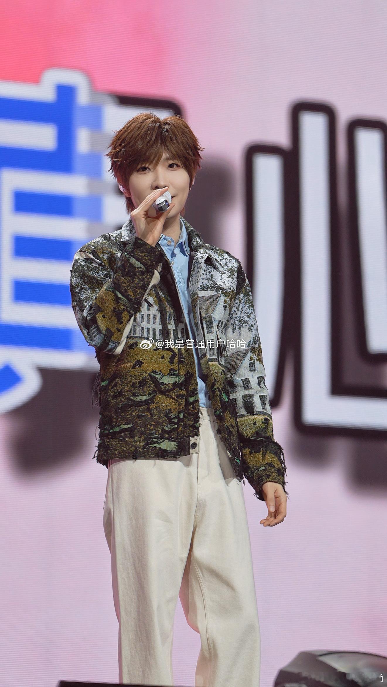 徐良不仅有曲库还有题库徐良题库又更新了 徐良的演唱会是青春大型考试现场吧！题库一