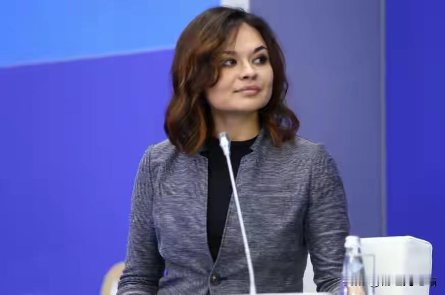 35岁绍伊古之女执掌俄稀土命脉，普京这步棋藏着大国博弈的野心
 
俄罗斯政坛再掀