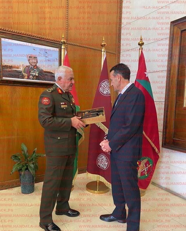 伊朗 黑客刚刚发布了一张照片，以色列 军队参谋长和 约旦 军队参谋长混到一起去了