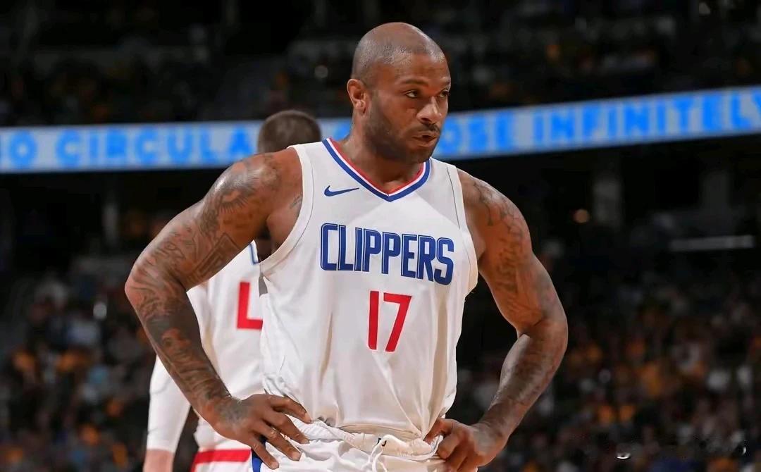 快船弃用哈登试验阵容失败，但却意外激活塔克。
对战公牛，哈登轮休，海兰德顶替首发