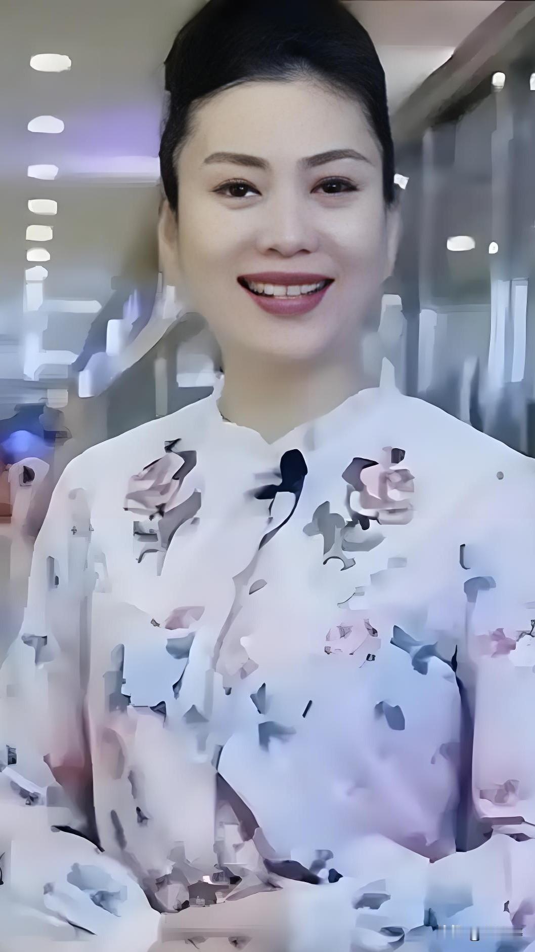 朱军的老婆，谭梅，