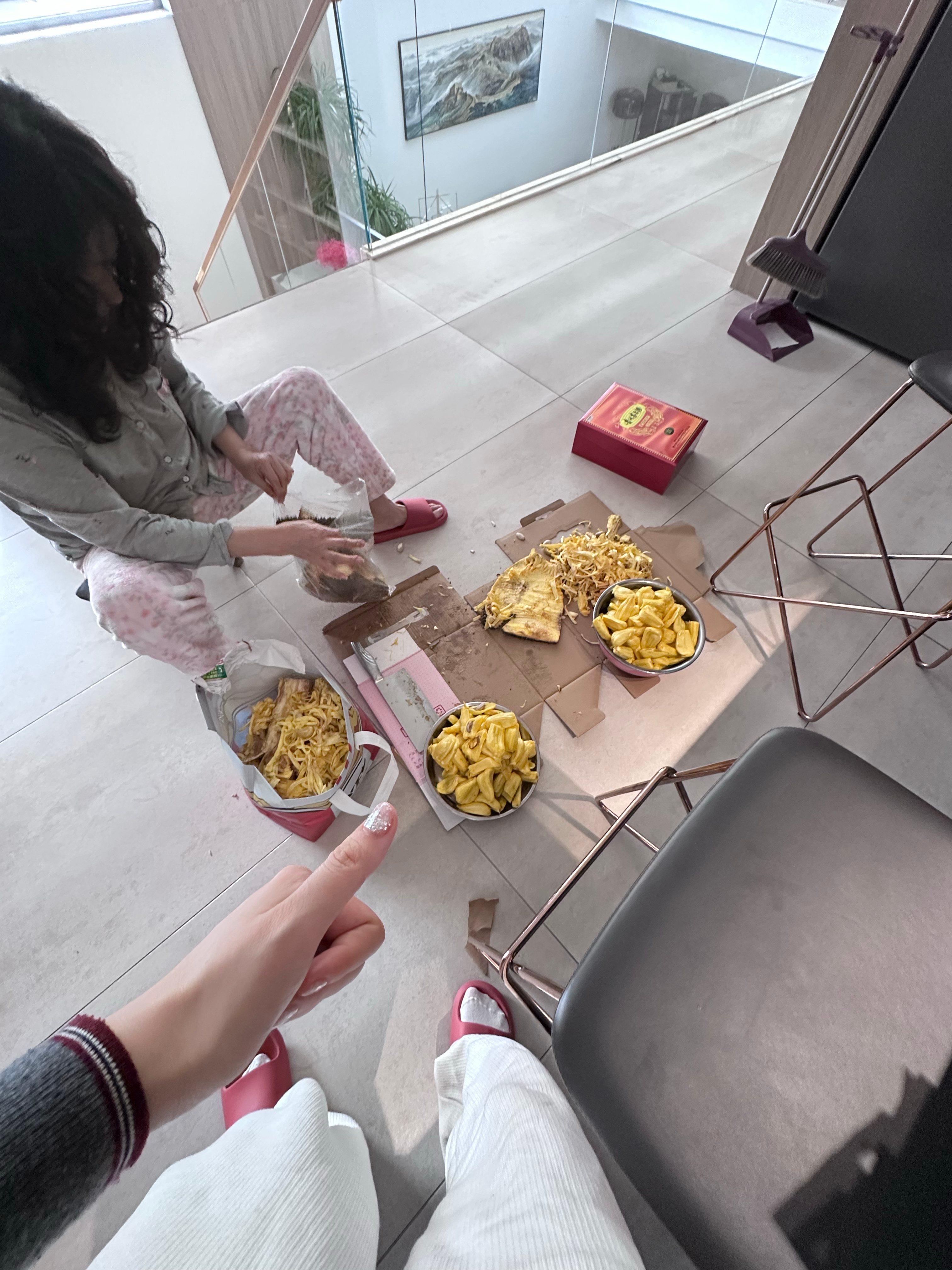 佩服徒手剥榴莲蜜的女人 