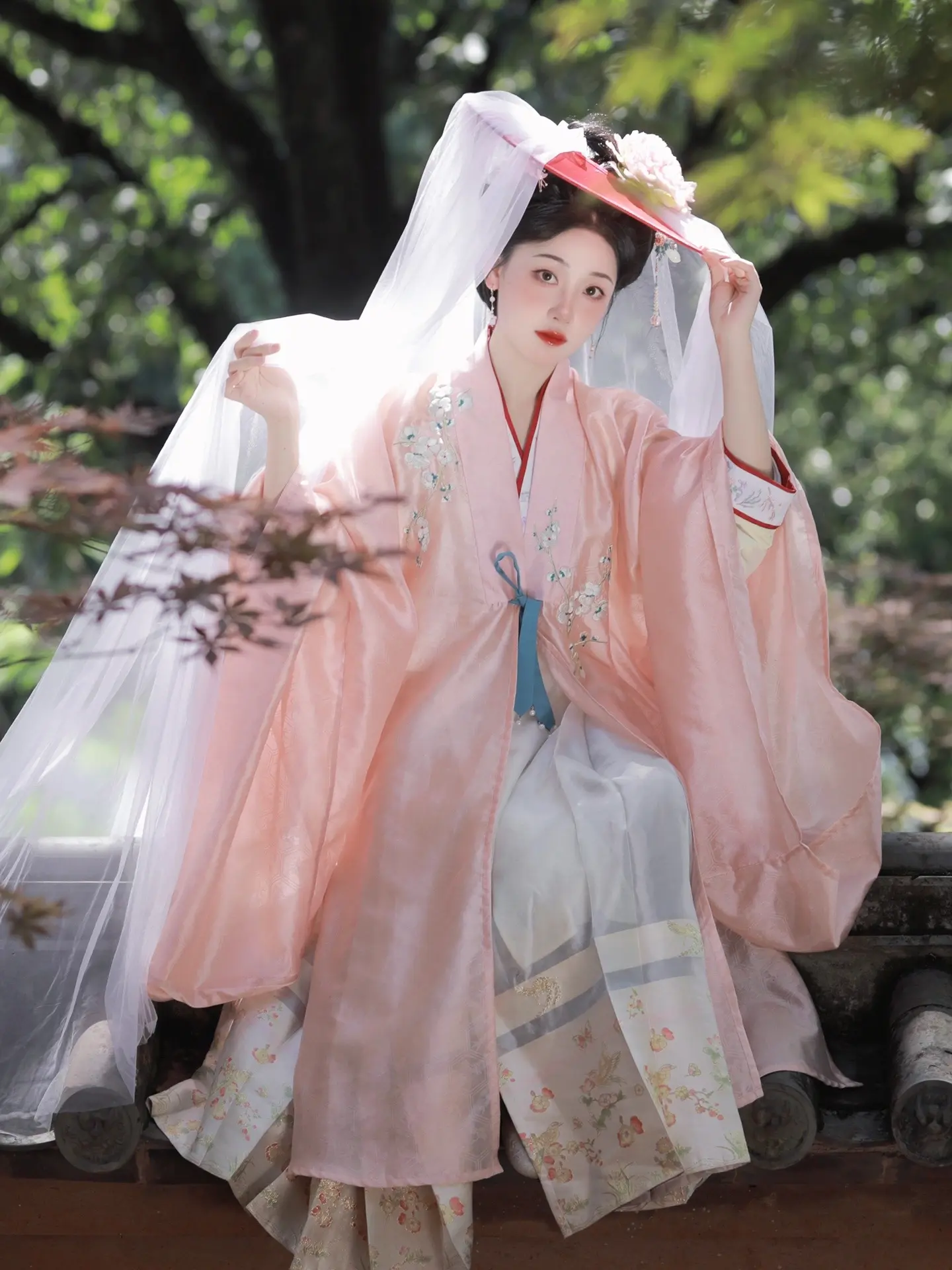 墙头马上遥相顾。