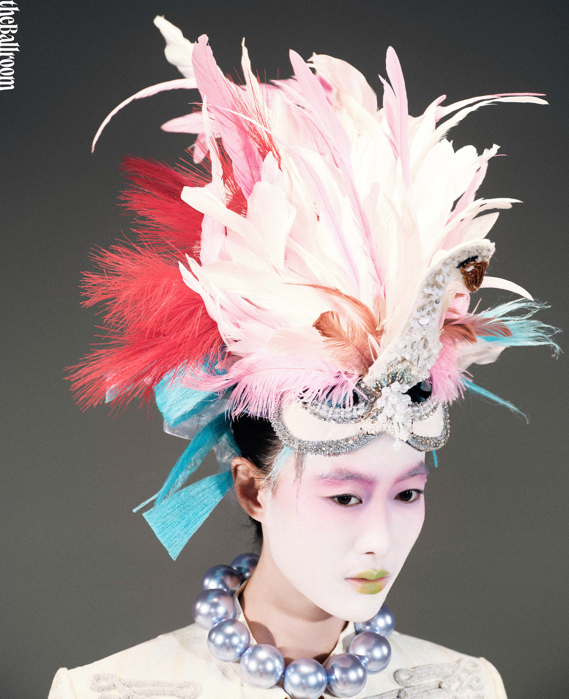 theBallroom舞格 2026 春夏刊「向往Hope」主题封面，特邀 秦舒